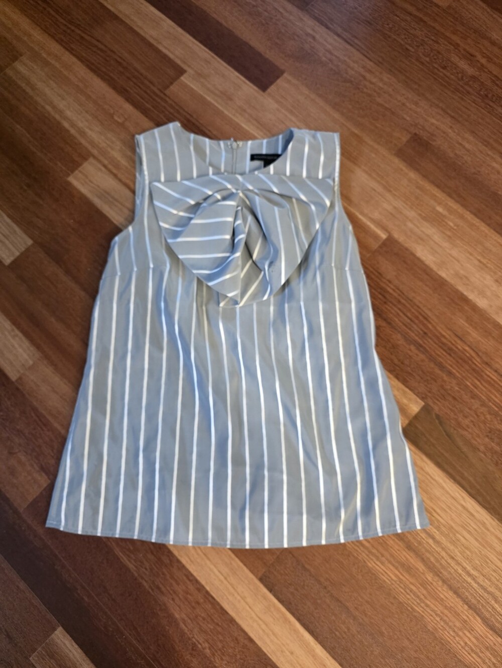 Banana Republic Womens sleevless blouse Size 10 EUC